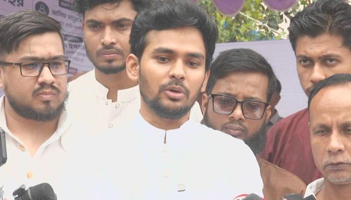 শেখ হাসিনাকে রাজনৈতিক বক্তব্য দিতে দিলে ধরে নেওয়া হবে ভারত ইন্ধন দিচ্ছে: আসিফ মাহমুদ