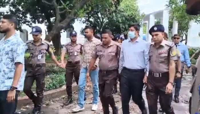 ইলিয়াস আলী গুম: উইং কমান্ডার সাইফকে আনা হলো ট্রাইব্যুনালে