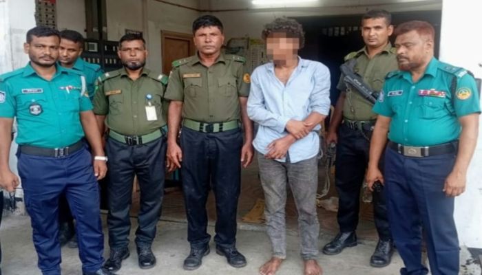 গাজীপুরে বৈদ্যুতিক তার চুরির চেষ্টাকালে আনসার সদস্যদের হাতে যুবক আটক