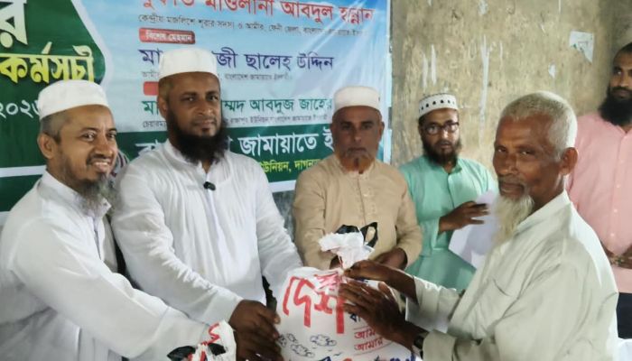 দাগনভূঞায় কৃষকের মাঝে সার বিতরণ করেছে জামায়াতে ইসলামী