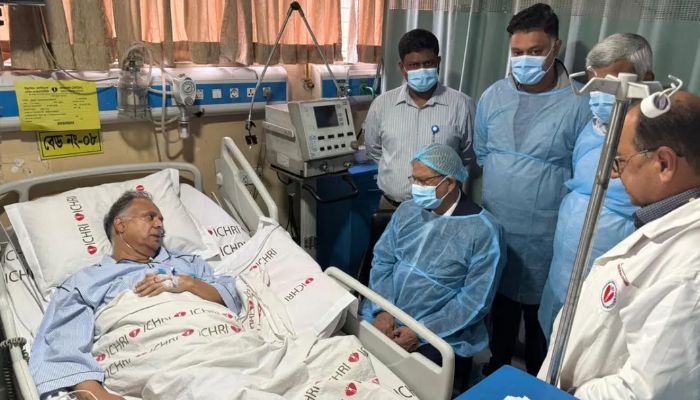 বিদ্যুৎ মন্ত্রীকে দেখতে হাসপাতালে রাষ্ট্রপতি