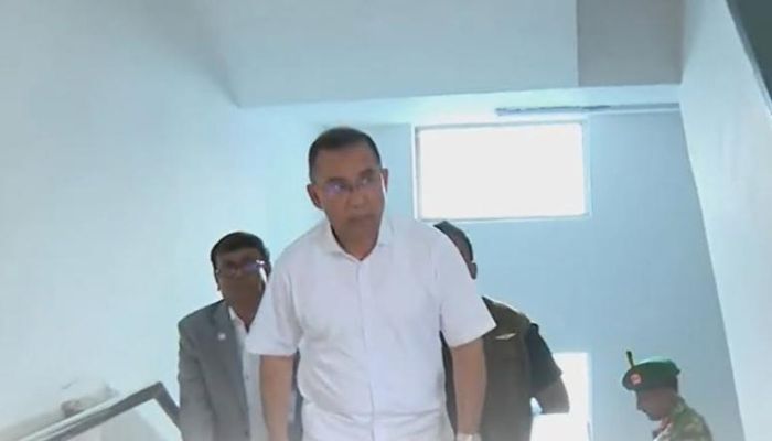 লিফট রেখে সিঁড়ি বেয়ে কৃষি মন্ত্রণালয়ের বৈঠকে প্রধানমন্ত্রী