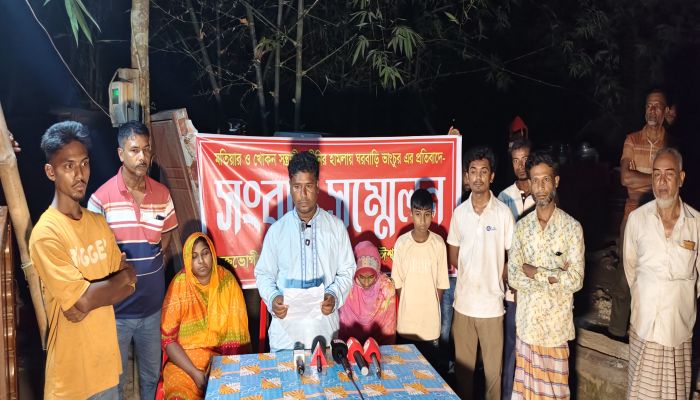 ঈশ্বরদীতে জমি নিয়ে বিরোধ : বসতবাড়িতে হামলা, ভাঙচুর ও লুটপাটের অভিযোগ, সংবাদ সম্মেলনে বিচার দাবি