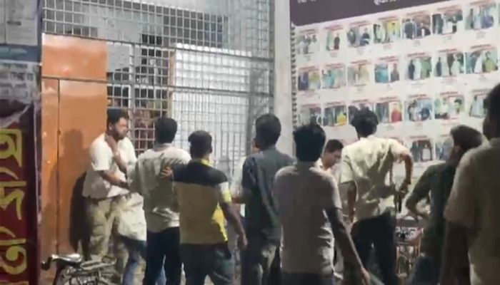 রাবিতে সাংবাদিকদের ওপর ছাত্রদল নেতা-কর্মীদের হামলা, ৪ সাংবাদিকসহ আহত ১০