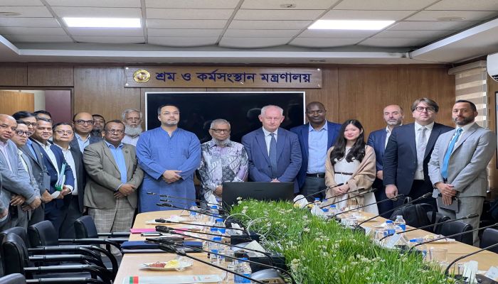 শ্রমিকের অধিকার ও শোভন কাজ নিশ্চিত করতে সরকার প্রতিশ্রুতিবদ্ধ