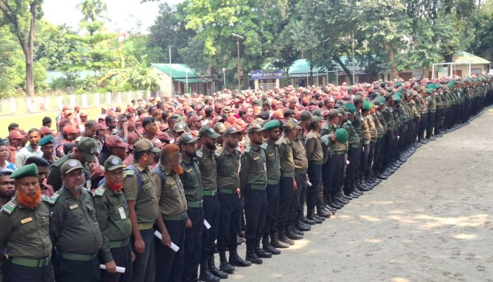 দুর্গাপূজায় ঢাকায় ১,১২৬ মণ্ডপে আনসার-ভিডিপি মোতায়েন, বিশেষ নিরাপত্তা জোরদার