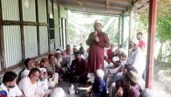 মতলব উত্তরে চেয়ারম্যান প্রার্থী ইলিয়াছ আলীর মিলাদ ,দোয়া ও মাদ্রাসার ছাত্রদের মাঝে খাবার বিতরণ