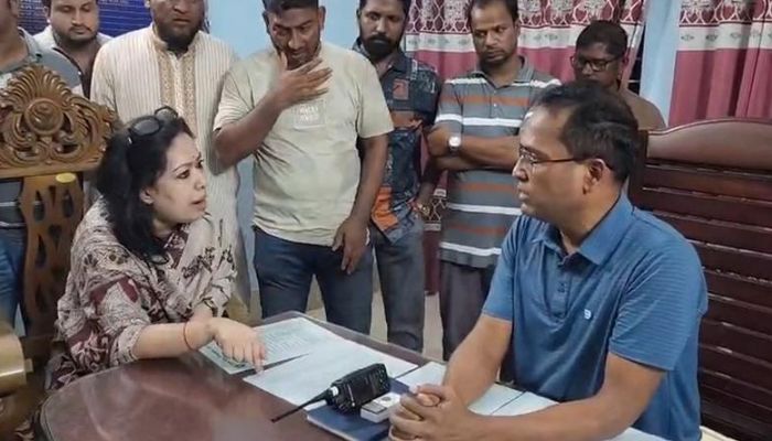 থানায় রুমিন ফারহানা ও ওসির বাগ্‌বিতণ্ডা, পুলিশের জিডি
