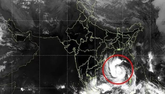 উপকূলে ‘অর্ণবের’ আঘাত, যে বার্তা দিল আবহাওয়া অধিদপ্তর
