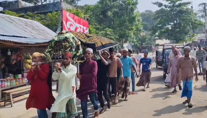 সাংবাদিক এইচ এম নাসির উদ্দিনের মায়ের জানাজা সম্পন্ন, বিভিন্ন মহলের শোক