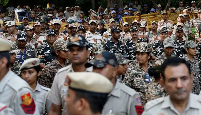 ইন্টারনেট ও রেলসেবা বন্ধ, রাস্তায় ২৫ হাজার পুলিশ—আজ দিল্লিতে কী হতে যাচ্ছে?
